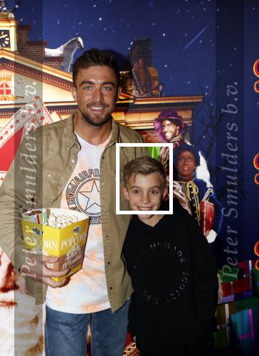 Amsterdam 5 oktober 2019
Premiere Sinterklaasfilm in pathe Arena . Rene Watzema met zijn neefje