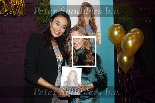 Utrecht 21 oktober 2019
Boekpresentatie Sterre Koning bij de ping pong club. Romy Monteiro krijgt het eerste boek.