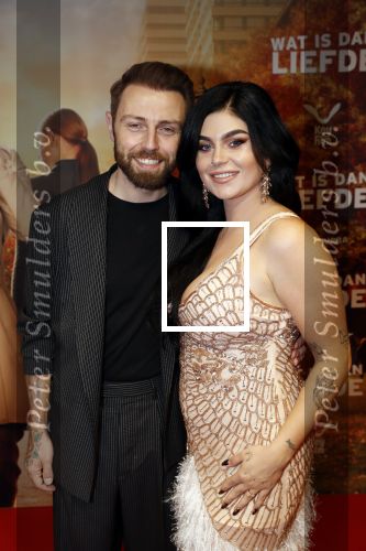 Amsterdam 14 oktober 2019
Premiere Wat is dan liefde in Tuschinski. Roxeanne Hazes kwam met partner Erik Zwennes