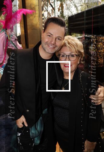 Amsterdam 12 november 2019
Presentatie en opening winkel Shoeby van Fred v Leer en Nicolette v Dam. Frd met medium Sarina