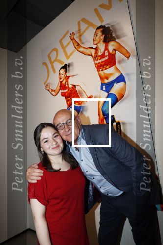 Amstelveen 1 oktober 2019
15 jaar de Esther Vergeer Foundation in het Cobra museum . Er wordt een expositie geopend van 15 fotografen waaronder oa William Rutten Estelle Cruijff Klaasjan v d Weij Patty Brard Isa Hoes Marco Borsato Sacha de Boer Klaas v Kruistem en Edwin Smulders. Anouk Smulders presenteert het en Prinses Margriet is aanwezig.