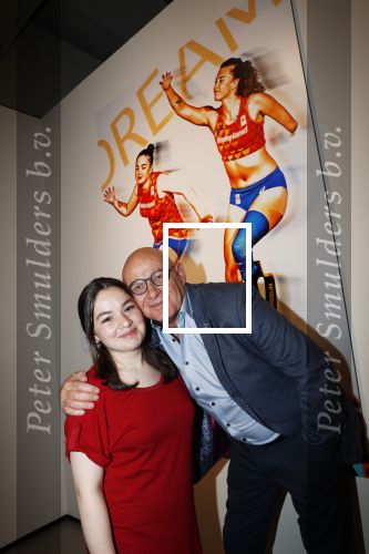 Amstelveen 1 oktober 2019
15 jaar de Esther Vergeer Foundation in het Cobra museum . Er wordt een expositie geopend van 15 fotografen waaronder oa William Rutten Estelle Cruijff Klaasjan v d Weij Patty Brard Isa Hoes Marco Borsato Sacha de Boer Klaas v Kruistem en Edwin Smulders. Anouk Smulders presenteert het en Prinses Margriet is aanwezig.