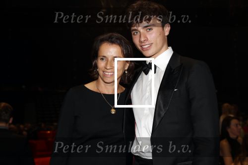 Amsterdam 9 oktober 2019
Uitreiking televizierring 2019 in AFAS Live. Selly v Erven Dorens met zoon
