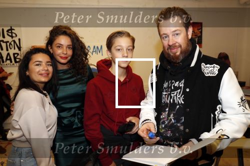 Amsterdam 11 november 2019
Boekpresentatie Fajah Lourens en Selwyn Senatori. De kinderen van fajah krijgen het eerste exemplaar