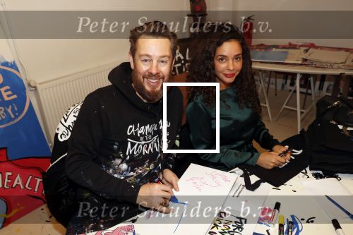 Amsterdam 11 november 2019
Boekpresentatie Fajah Lourens en Selwyn Senatori. De kinderen van fajah krijgen het eerste exemplaar