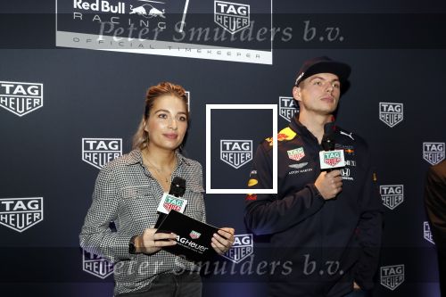 Amsterdam 16 oktober 2019
Presentatie nieruwe Tag Heuer Max Verstappen horloge bij Majestic. Max arriveert in een speciale Aston Martin op de dam in Amsterdam. Shelly sterk presenteert de presentatie.