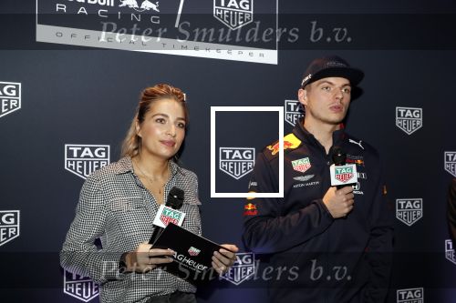Amsterdam 16 oktober 2019
Presentatie nieruwe Tag Heuer Max Verstappen horloge bij Majestic. Max arriveert in een speciale Aston Martin op de dam in Amsterdam. Shelly sterk presenteert de presentatie.