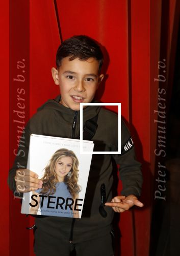 Utrecht 21 oktober 2019
Boekpresentatie Sterre Koning bij de ping pong club. Romy Monteiro krijgt het eerste boek. Silver