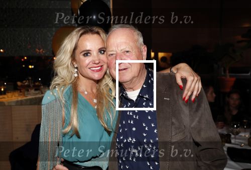 Bergen 2 november 2019
Sonja Bakker viert haar 45e verjaardag bij Wonders in Bergen. Haar vriend Barry v Suijdam en al hun kinderen zijn erbij. Sonja met haar vader
