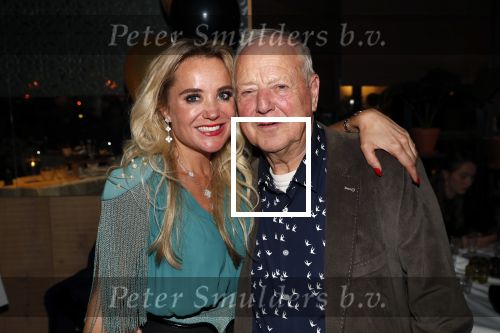 Bergen 2 november 2019
Sonja Bakker viert haar 45e verjaardag bij Wonders in Bergen. Haar vriend Barry v Suijdam en al hun kinderen zijn erbij. Sonja met haar vader