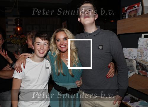Bergen 2 november 2019
Sonja Bakker viert haar 45e verjaardag bij Wonders in Bergen. Haar vriend Barry v Suijdam en al hun kinderen zijn erbij.