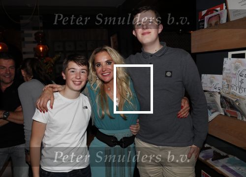Bergen 2 november 2019
Sonja Bakker viert haar 45e verjaardag bij Wonders in Bergen. Haar vriend Barry v Suijdam en al hun kinderen zijn erbij.