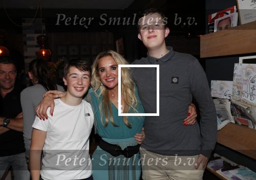 Bergen 2 november 2019
Sonja Bakker viert haar 45e verjaardag bij Wonders in Bergen. Haar vriend Barry v Suijdam en al hun kinderen zijn erbij.