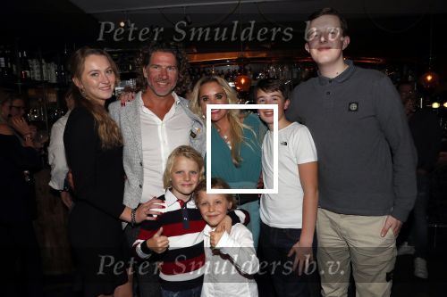 Bergen 2 november 2019
Sonja Bakker viert haar 45e verjaardag bij Wonders in Bergen. Haar vriend Barry v Suijdam en al hun kinderen zijn erbij.