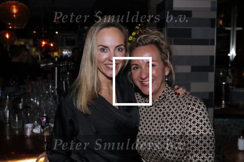 Bergen 2 november 2019
Sonja Bakker viert haar 45e verjaardag bij Wonders in Bergen. Haar vriend Barry v Suijdam en al hun kinderen zijn erbij. Stephanie Dorenbos met een vriendin