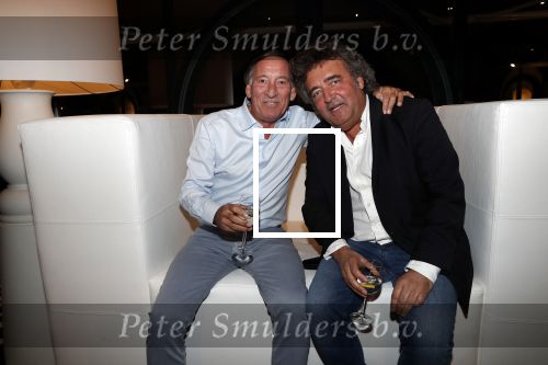 Naarden 31 oktober 2019
50 jaar Jan des Bouvrie als ontwerper werkzaam. Feest is in het Arsenaal. Theo Dietz met een kennis