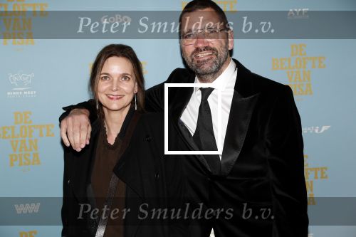 Amsterdam 7 oktober 2019
Premiere de belofte van Pisa in Tuschinski. Theo Maassen met zij partner