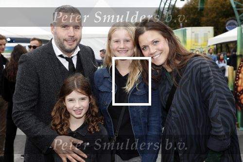 Den Haag 13 september 2019
Premiere Cirque du Soleil op het malieveld in Den Haag.
Tijl Beckand met zijn kinderen en vriendin