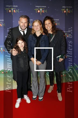 Den Haag 13 september 2019
Premiere Cirque du Soleil op het malieveld in Den Haag.
Tijl Beckand met zijn kinderen en vriendin