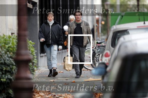 Amsterdam 4 november 2019
Twan Huys aan het winkelen met zijn vrouw