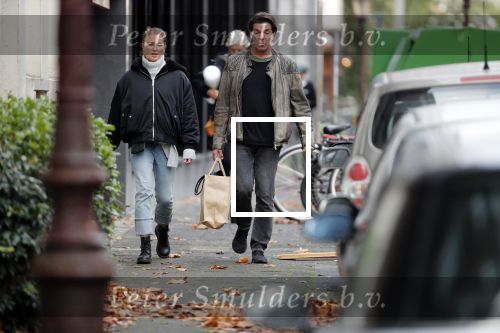 Amsterdam 4 november 2019
Twan Huys aan het winkelen met zijn vrouw