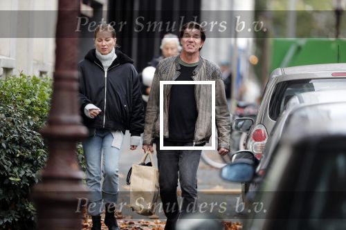 Amsterdam 4 november 2019
Twan Huys aan het winkelen met zijn vrouw