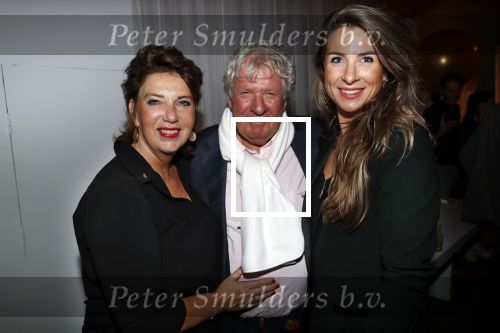 Naarden 31 oktober 2019
50 jaar Jan des Bouvrie als ontwerper werkzaam. Feest is in het Arsenaal.
Willibrord Frequin met zijn vriendin en dochter Barbara