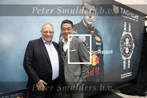 Amsterdam 16 oktober 2019
Presentatie nieruwe Tag Heuer Max Verstappen horloge bij Majestic. Max arriveert in een speciale Aston Martin op de dam in Amsterdam. Shelly sterk presenteert de presentatie. Won Yip Wim Zegwaard en Kristina Bazilovic