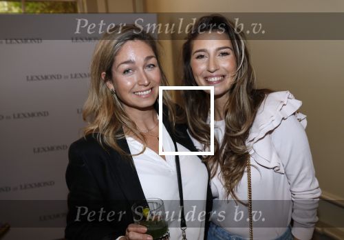 Amsterdam 10 oktober 2019
Presentatie kalendar van Lieke en Jetteke v Lexmond. Xelly Cabau v Kasbergen en zangeres Do Dominique v Hulst