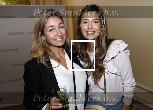 Amsterdam 10 oktober 2019
Presentatie kalendar van Lieke en Jetteke v Lexmond. Xelly Cabau v Kasbergen en zangeres Do Dominique v Hulst