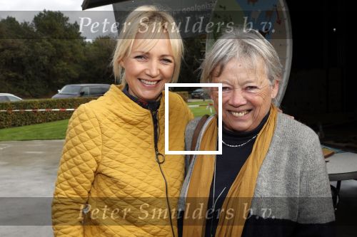 Boekel 19 oktober 2019
Meerdere boeren van boer zoekt vrouw stan op een mini markt in de stallen van Boerin Steffi. Ook Yvon Jaspers kwam met haar moeder en tantes een kijkje nemen.