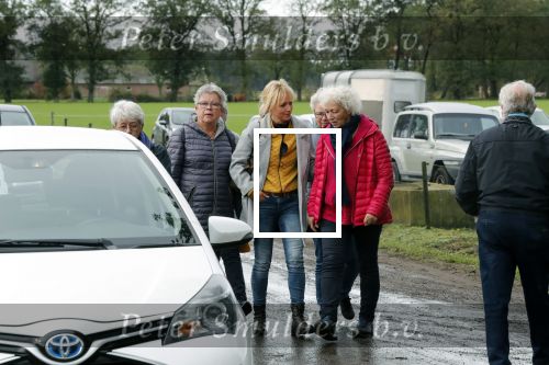 Boekel 19 oktober 2019
Meerdere boeren van boer zoekt vrouw stan op een mini markt in de stallen van Boerin Steffi. Ook Yvon Jaspers kwam met haar moeder en tantes een kijkje nemen.