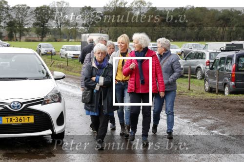 Boekel 19 oktober 2019
Meerdere boeren van boer zoekt vrouw stan op een mini markt in de stallen van Boerin Steffi. Ook Yvon Jaspers kwam met haar moeder en tantes een kijkje nemen.