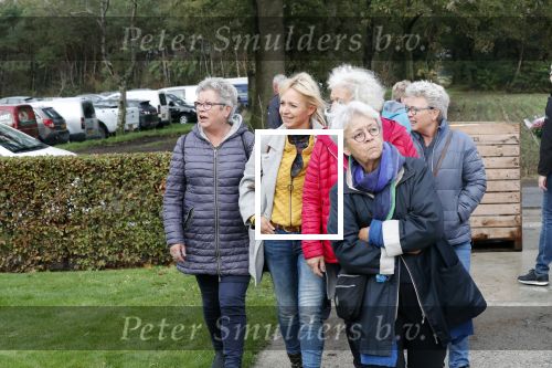 Boekel 19 oktober 2019
Meerdere boeren van boer zoekt vrouw stan op een mini markt in de stallen van Boerin Steffi. Ook Yvon Jaspers kwam met haar moeder en tantes een kijkje nemen.