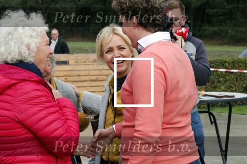 Boekel 19 oktober 2019
Meerdere boeren van boer zoekt vrouw stan op een mini markt in de stallen van Boerin Steffi. Ook Yvon Jaspers kwam met haar moeder en tantes een kijkje nemen.