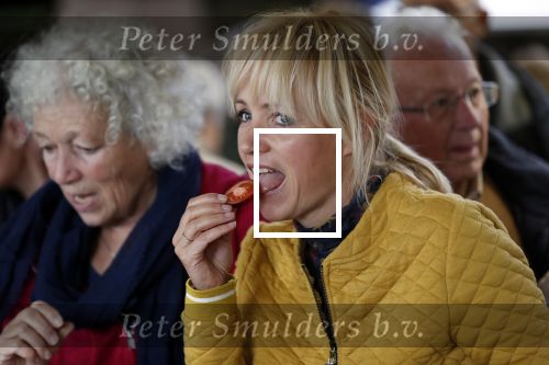Boekel 19 oktober 2019
Meerdere boeren van boer zoekt vrouw stan op een mini markt in de stallen van Boerin Steffi. Ook Yvon Jaspers kwam met haar moeder en tantes een kijkje nemen.