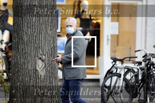 Amsterdam 19 oktober 2020
Bram Moszkowicz met zijn zoon Nathan in Amsterdam Zuid