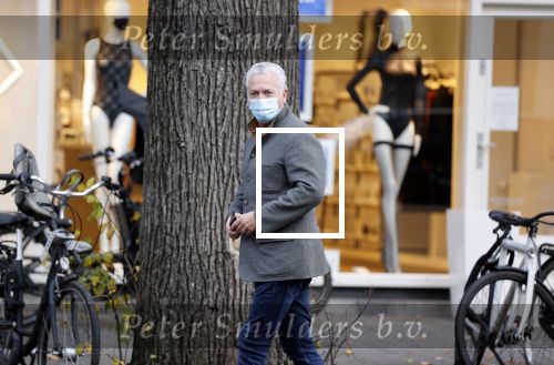 Amsterdam 19 oktober 2020
Bram Moszkowicz met zijn zoon Nathan in Amsterdam Zuid