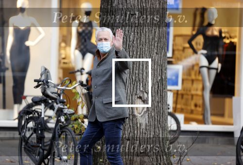 Amsterdam 19 oktober 2020
Bram Moszkowicz met zijn zoon Nathan in Amsterdam Zuid