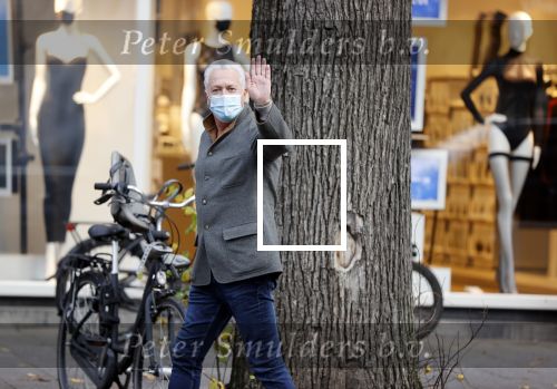 Amsterdam 19 oktober 2020
Bram Moszkowicz met zijn zoon Nathan in Amsterdam Zuid