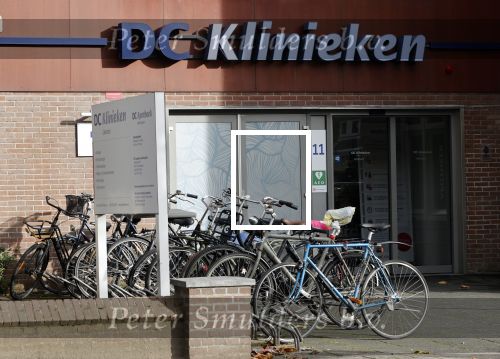 Amsterdam 5 november 2020
Bruni Heinke op weg naar de DC klinieken in Amsterdam zuid.