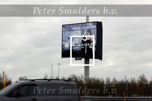 Muiden A1 30 oktober Schiphol en Denhaag 31 oktober 2020
Dany Vera en zijn vrouw staan op een Abri  van het merk Rebel & Rose