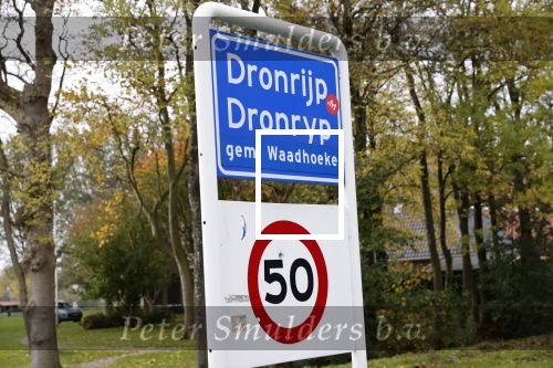 Dronrijp 29 oktober 2020
Het Graf van Aart Staartjes . Zijn huis staat tegen over de kerk.