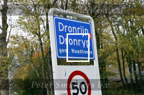 Dronrijp 29 oktober 2020
Het Graf van Aart Staartjes . Zijn huis staat tegen over de kerk.