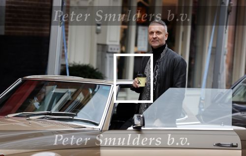 Amsterdam 5 november 2020
Eric Kuster in zijn oldtimer Mercedes in de cornelis schuytstraat