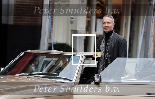 Amsterdam 5 november 2020
Eric Kuster in zijn oldtimer Mercedes in de cornelis schuytstraat