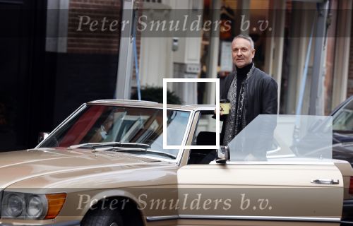 Amsterdam 5 november 2020
Eric Kuster in zijn oldtimer Mercedes in de cornelis schuytstraat