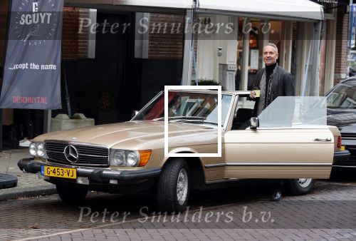 Amsterdam 5 november 2020
Eric Kuster in zijn oldtimer Mercedes in de cornelis schuytstraat
