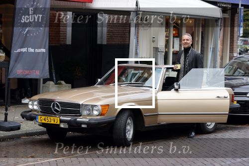 Amsterdam 5 november 2020
Eric Kuster in zijn oldtimer Mercedes in de cornelis schuytstraat