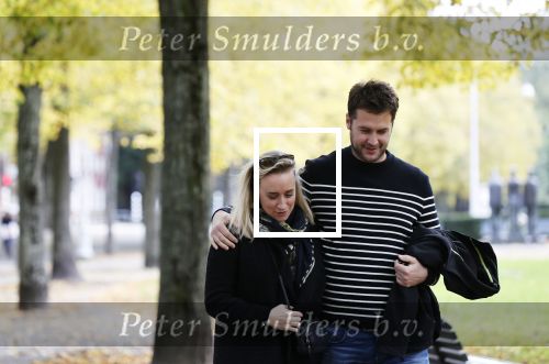 Amsterdam 15 oktober 2020
Eva Jinek en haar vriend Dexter van der Voorn wandelend in Amsterdam zuid